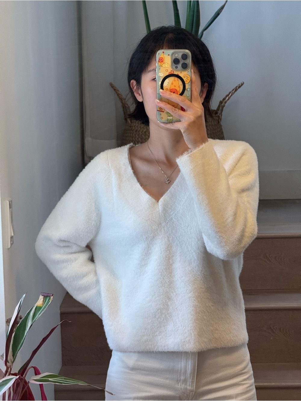 Abercrombie & Fitch Cream V-Neck Fuzzy Knit Sweater